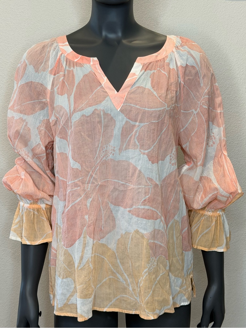 Tommy Bahama Daybreak Hibiscus Top womens Size M pink and peach Beach Summer
